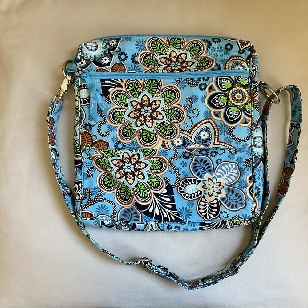Vera Bradley Mailbag Bali Blue with Small Hand Crafted Cosmetic/Pencil Pouch** - Picture 4 of 16